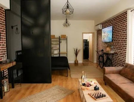 Zeus Apartment *